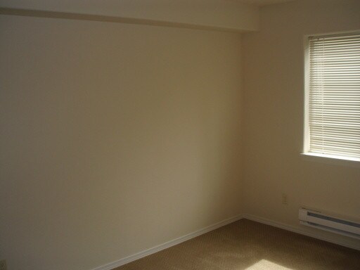 Building Photo - GROUND FLOOR 2 BEDROOM UNIT
