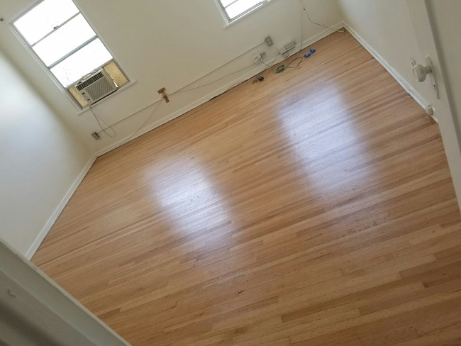 Foto del edificio - 1427 S Ridgeley Dr