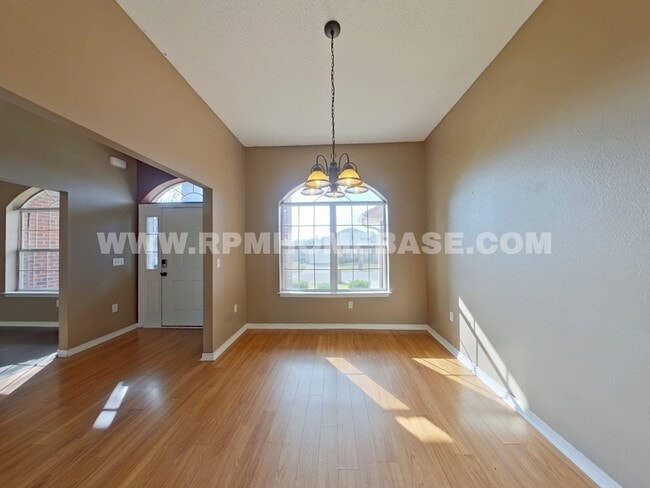 Foto del edificio - Spacious 4-Bedroom Home in South Crestview – Perfect Location Near Bases