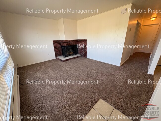 Building Photo - 1051 Russett St