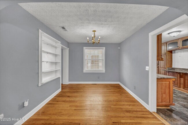 Building Photo - 1514 S 4th St