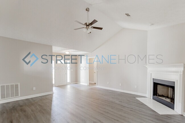 Foto del edificio - HOLIDAY SPECIAL! SIGN A LEASE BY NOVEMBER ...