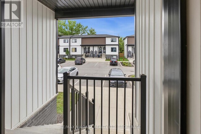 Photo du bâtiment - 635 - 4263 FOURTH AVENUE
