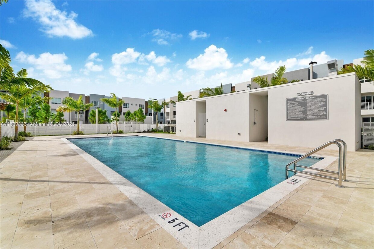 Foto principal - 2561 NE 193rd St
