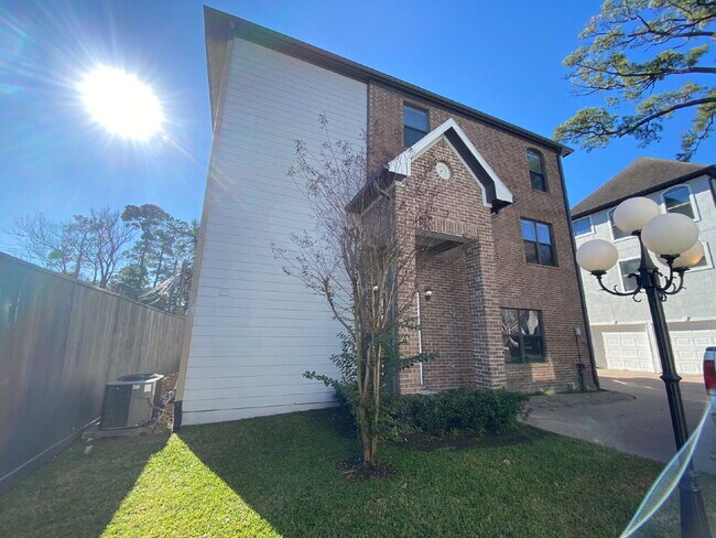 Foto del edificio - Beautifully maintained 3-bedroom, 3.5-bath townhome