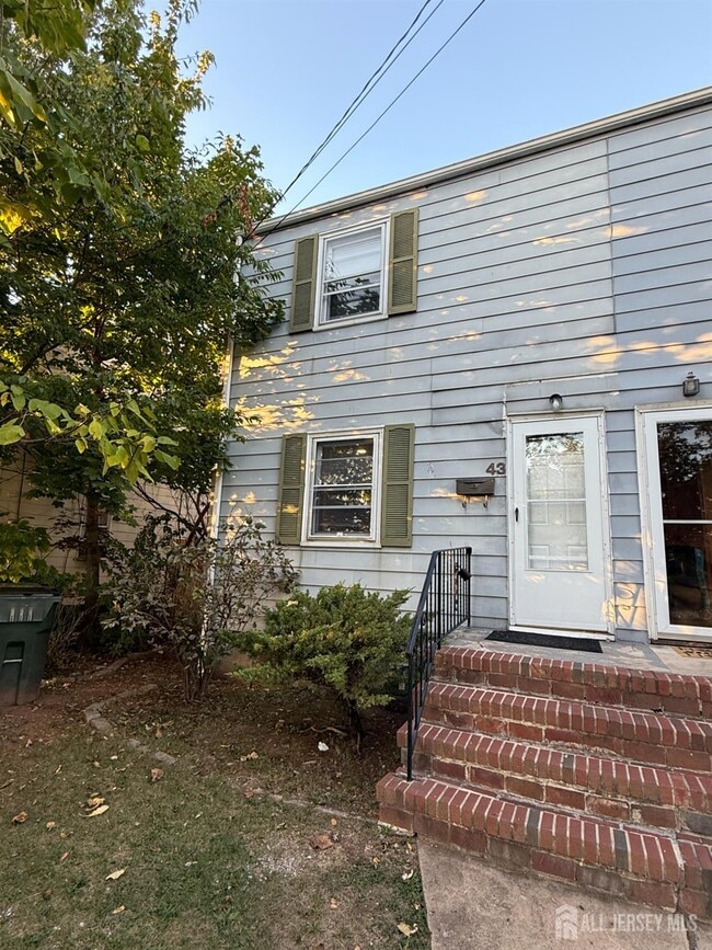 Building Photo - 43 Crampton Ave