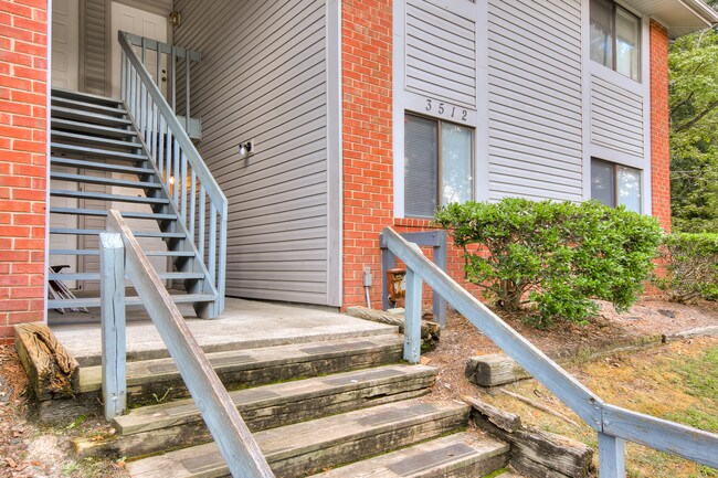 Building Photo - 3512 Woodlake Rd