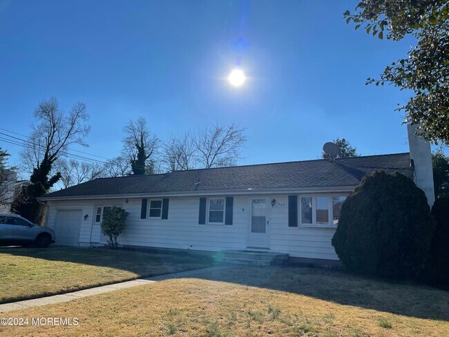 Building Photo - 407 Green Grove Rd