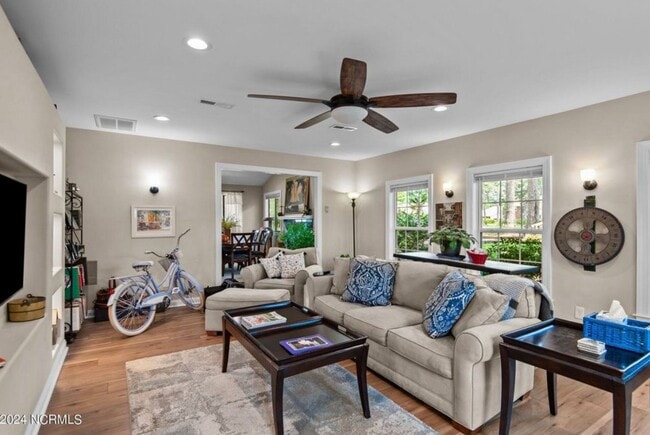 Foto del edificio - Exquisite One Level Townhome Quarterdeck Townes 2x2 Riverbend