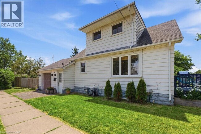 Photo du bâtiment - 1217 Orchard Ave