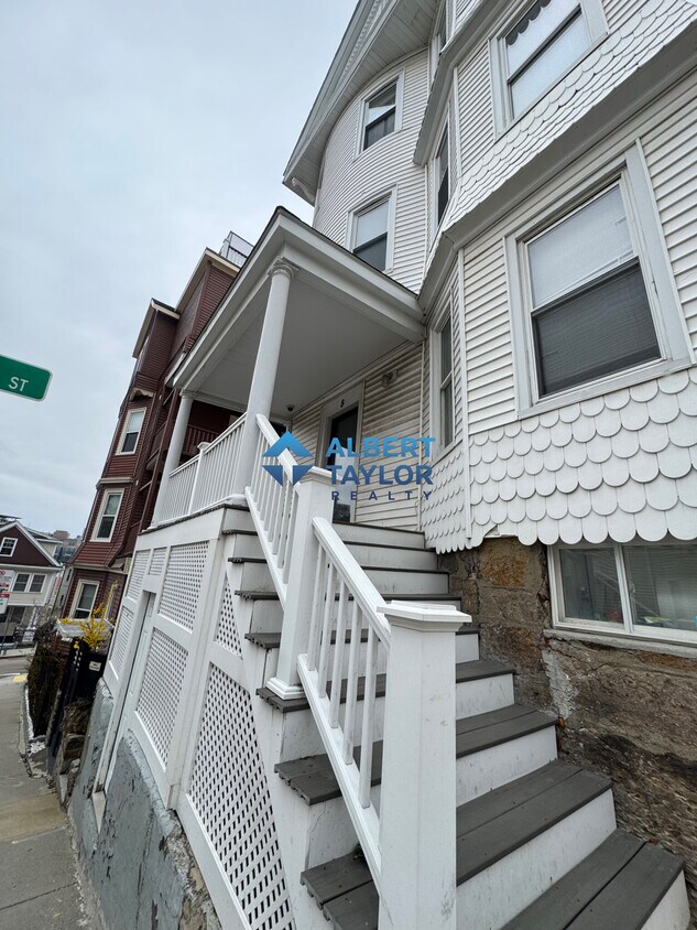 Primary Photo - 8 Sunset St