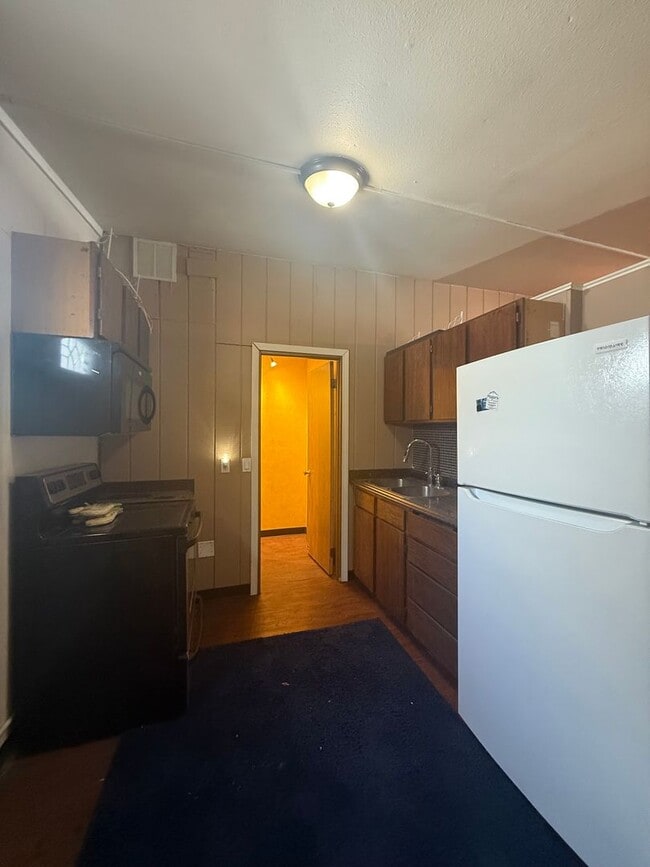 Foto del edificio - Cozy & Quiet 1 Bedroom, 1 Bath Apartment – Centrally Located