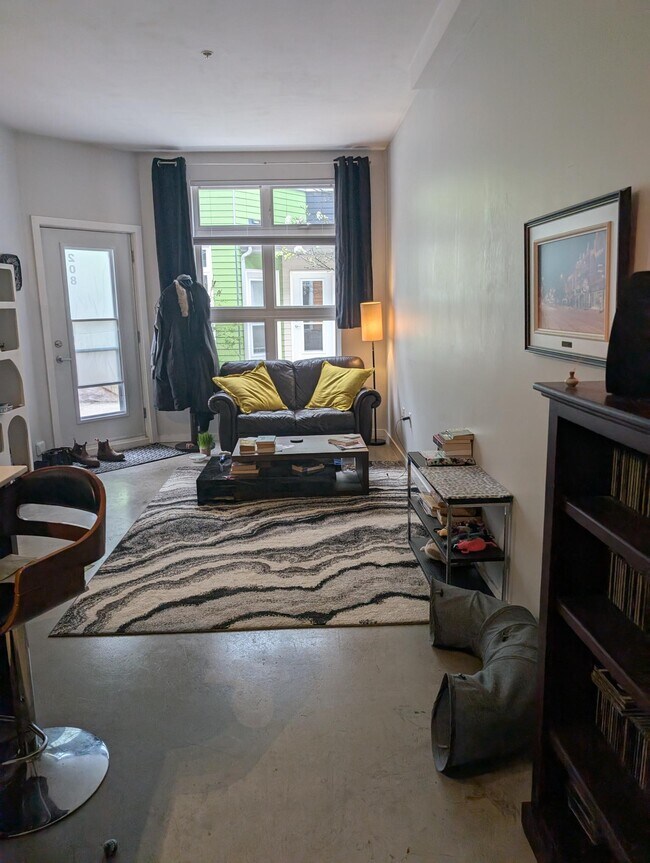 Photo du bâtiment - 2116 Gottingen St