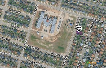 Building Photo - 2908 Southhill Dr