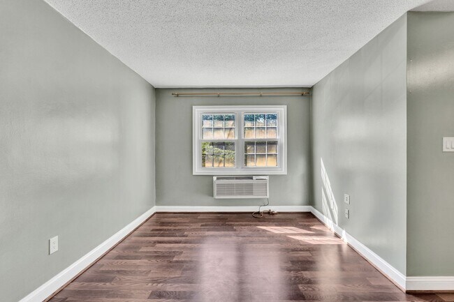 Foto del edificio - 2237 Farrington Ave