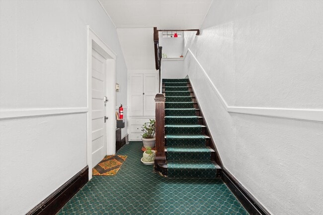 Building Photo - 1BR in Cheesman Park | Utilities Included | Balcony & Backyard Access