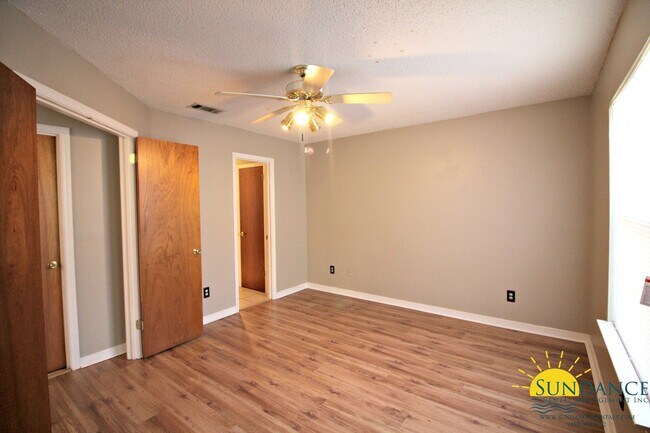 Foto del edificio - Beautiful 3 Bedroom Lakefront Home in Fort...