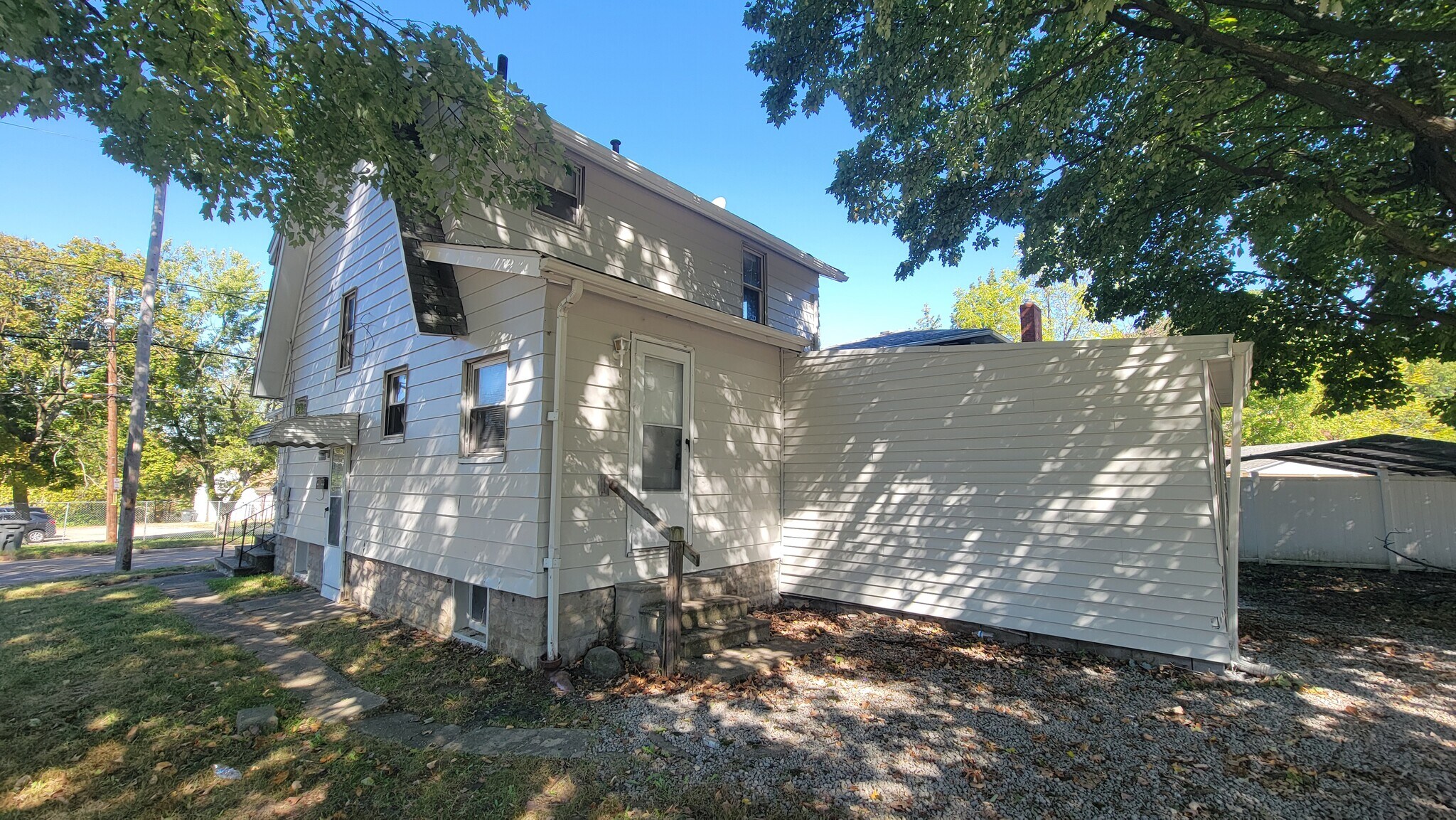 1573 East Ave Akron, OH 44314 – photo 2