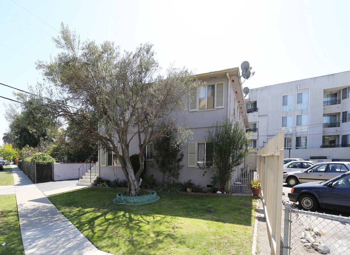 Building Photo - 12330 Louise Ave