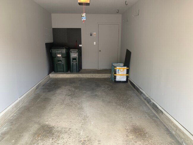 Building Photo - 795 E Whispering Oaks Dr