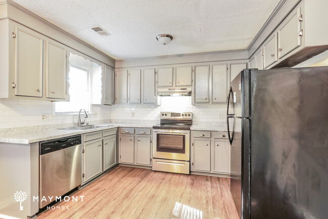 Building Photo - Charming Irmo Home!