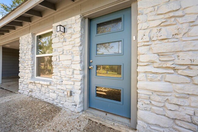 Foto del edificio - 2303 Metcalfe Rd