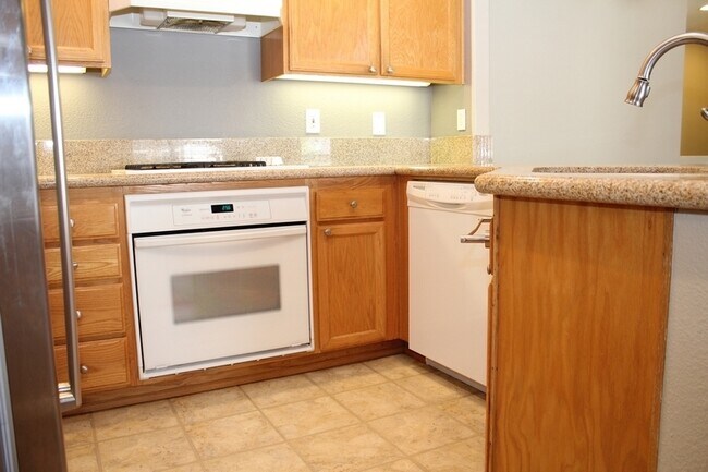 Foto del edificio - Great 2B/2BA Townhome in Scripps Ranch w/ New Carpets, A/C & Swimming Pool!