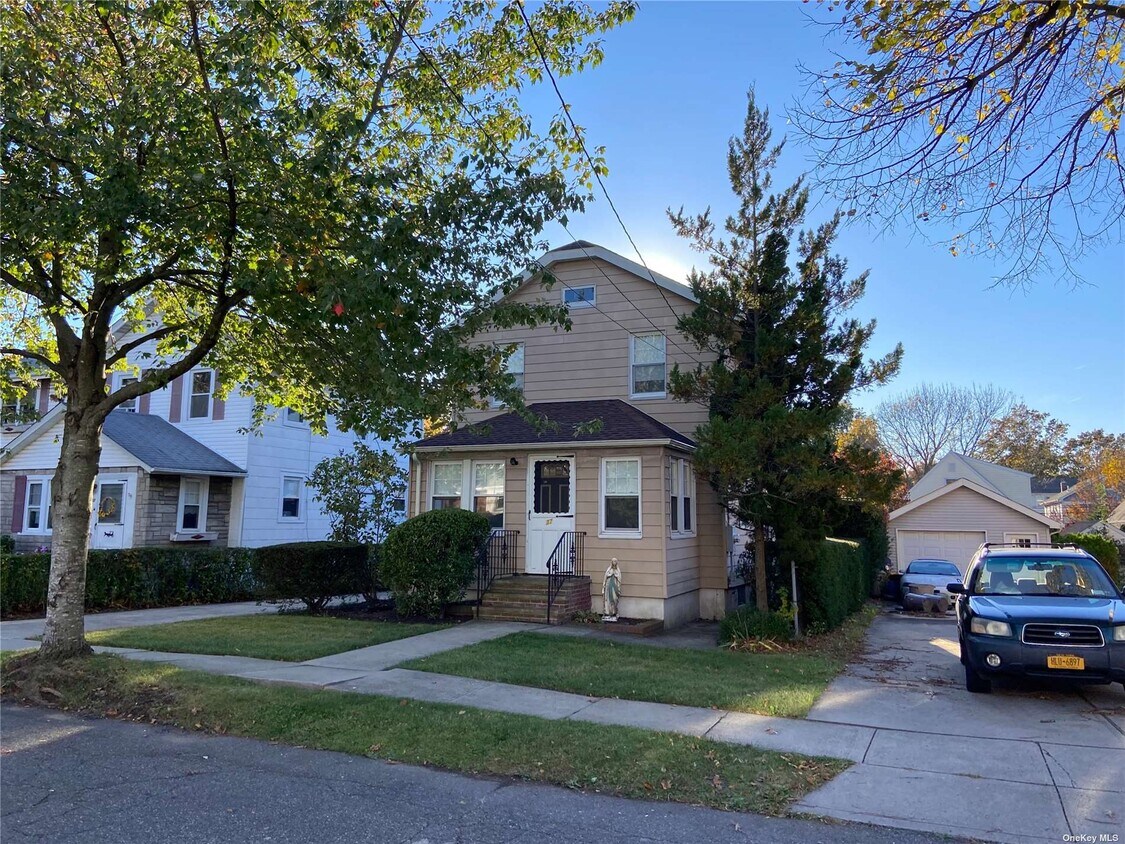 Primary Photo - 32 Daisy Ave
