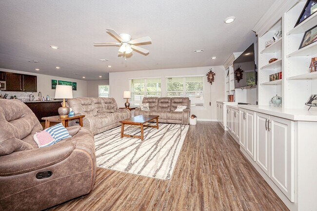 Foto del edificio - 9125 Bellewood Dr