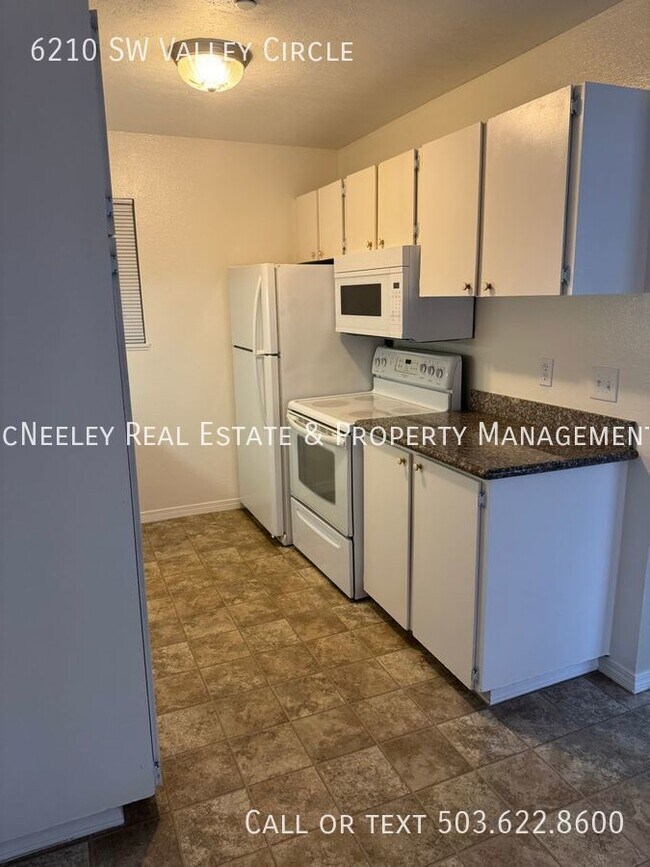 Foto del edificio - Beaverton, Lower Unit, Two Bedroom near Ch...