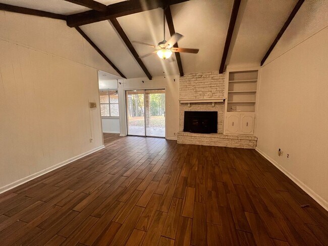 Foto del edificio - HAUGHTON HOME WITH TONS OF SPACE