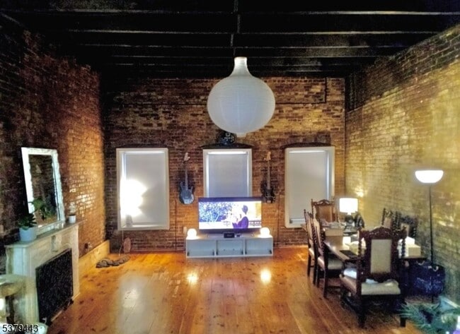 Building Photo - 45 Halsey St