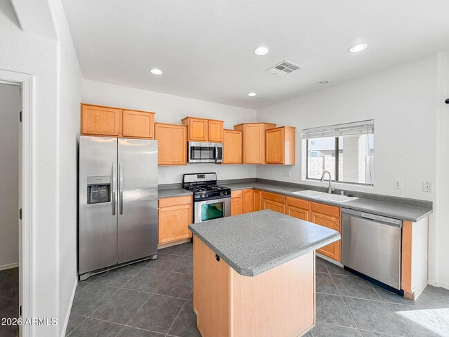 Foto del edificio - 1009 E IRIS Dr