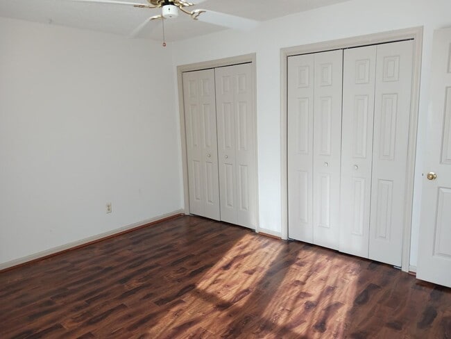 Building Photo - Yorktown Townhouse