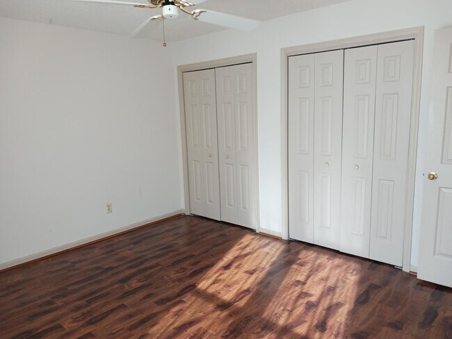 Foto del edificio - Yorktown Townhouse