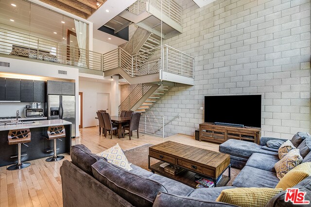 Building Photo - 3450 Cahuenga Blvd