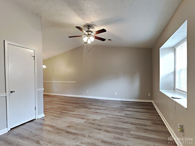 Foto del edificio - 4073 Red Laurel Way SW