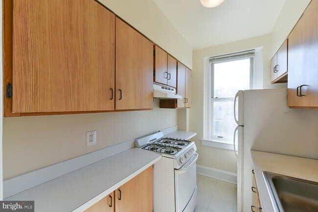 Building Photo - 2410 20th St NW