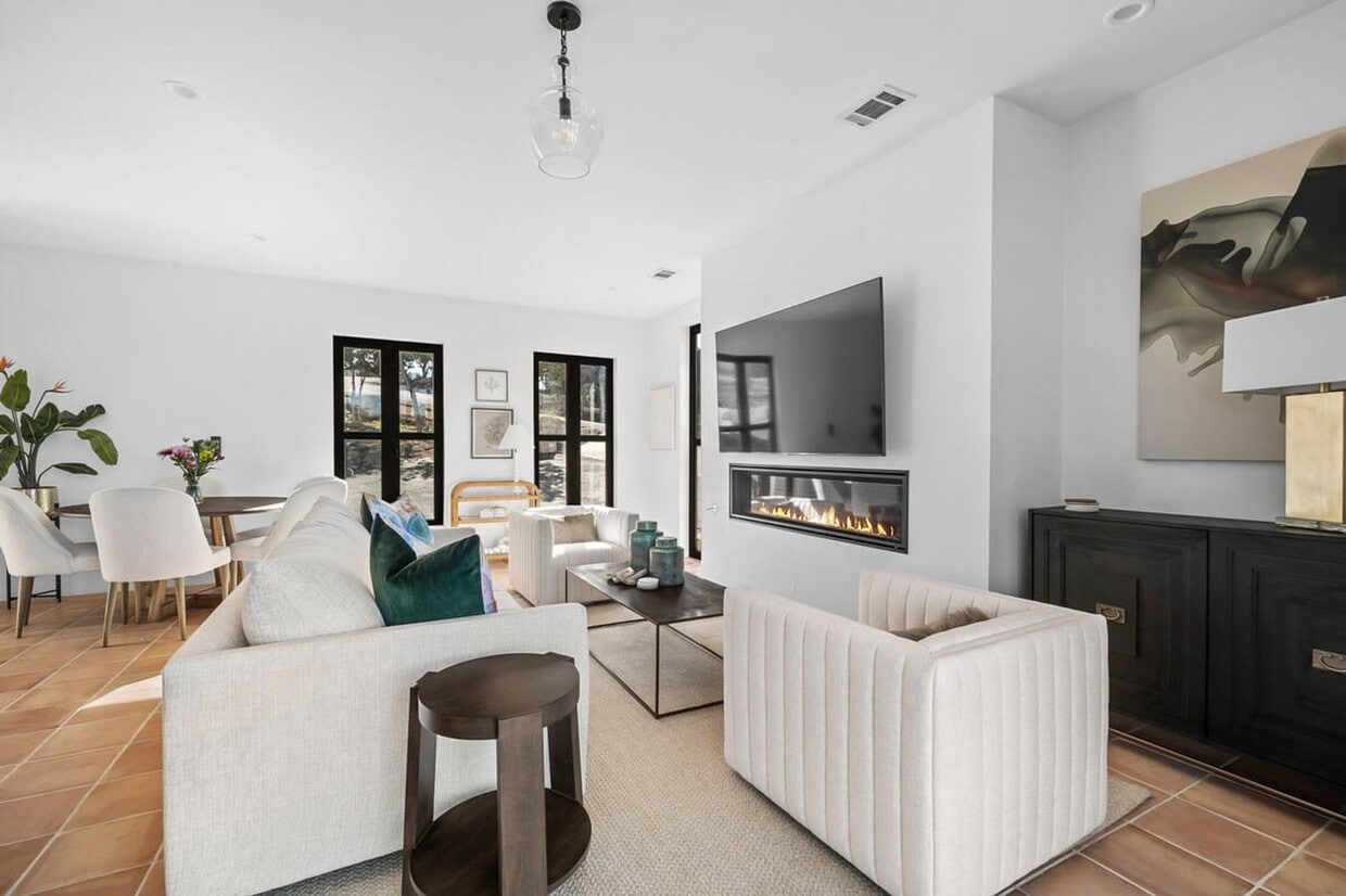 Foto principal - 2701 Bumble Bee Dr