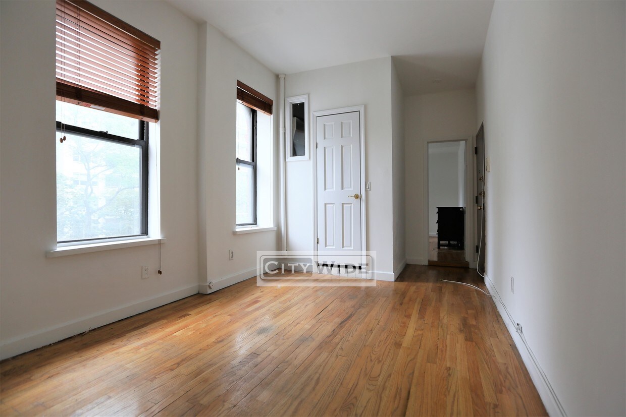 Primary Photo - 1443 York Ave