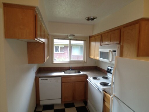 Building Photo - 5523 NE 29th Ave