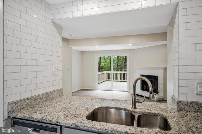 Foto del edificio - 1594 Poplar Grove Dr