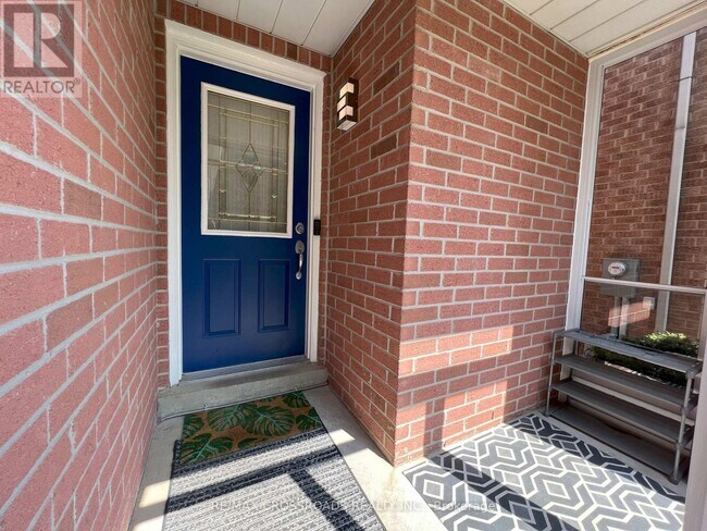 Building Photo - 51 Hood Crescent