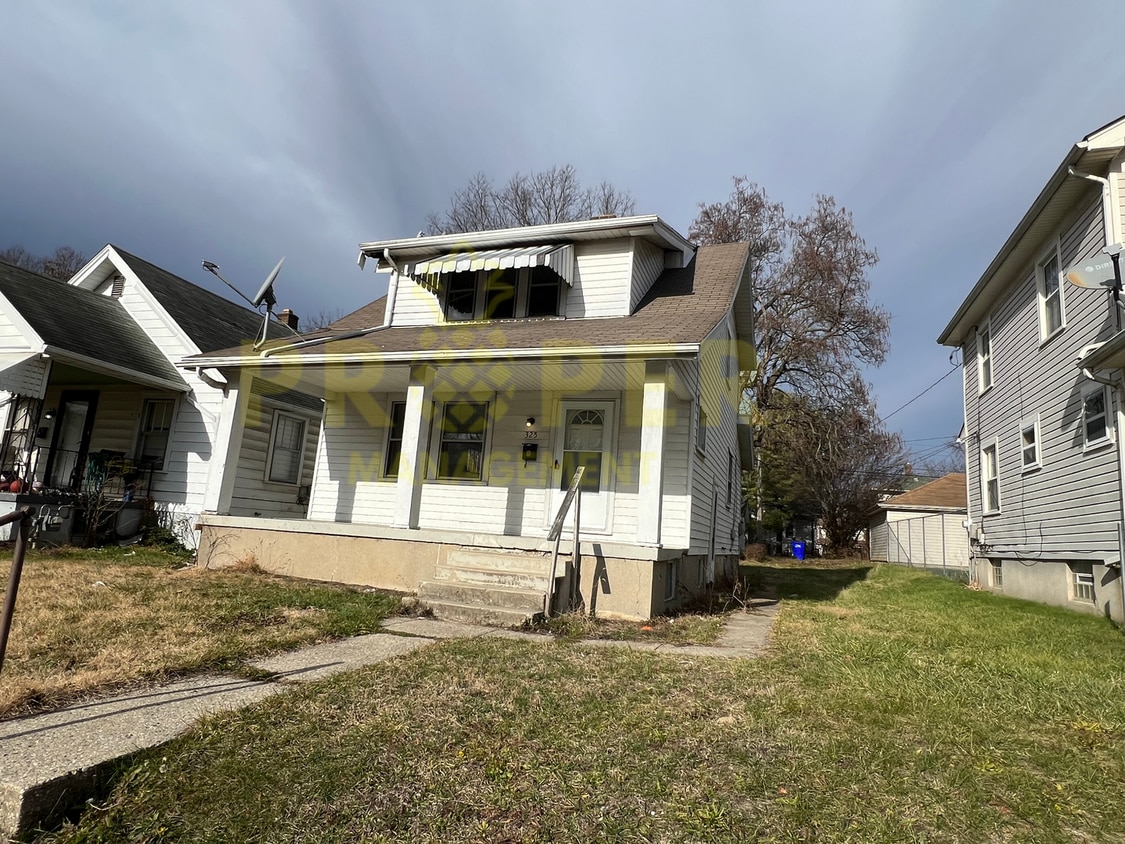 Primary Photo - 2 bedrooms 1 bathroom house for rent