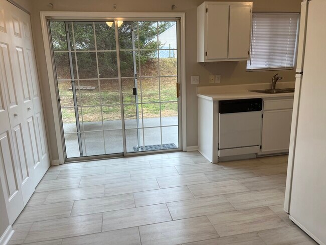 Building Photo - 2464 Stratford Crossing Dr