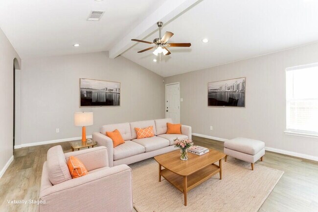 Foto del edificio - 10041 Silent Hollow Dr