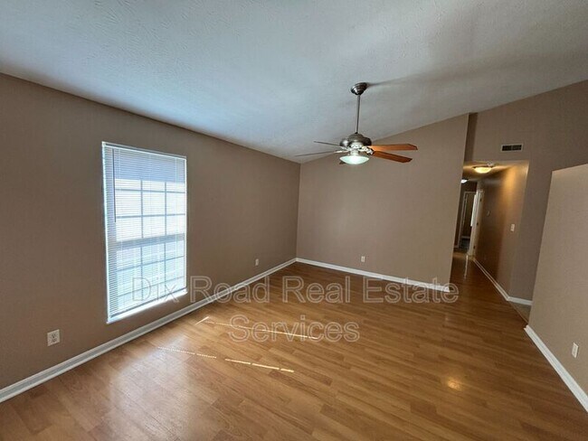 Foto del edificio - 954 Hathaway Dr