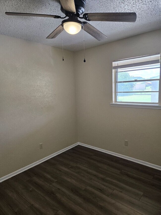 Foto del edificio - 612 Sunset Ln