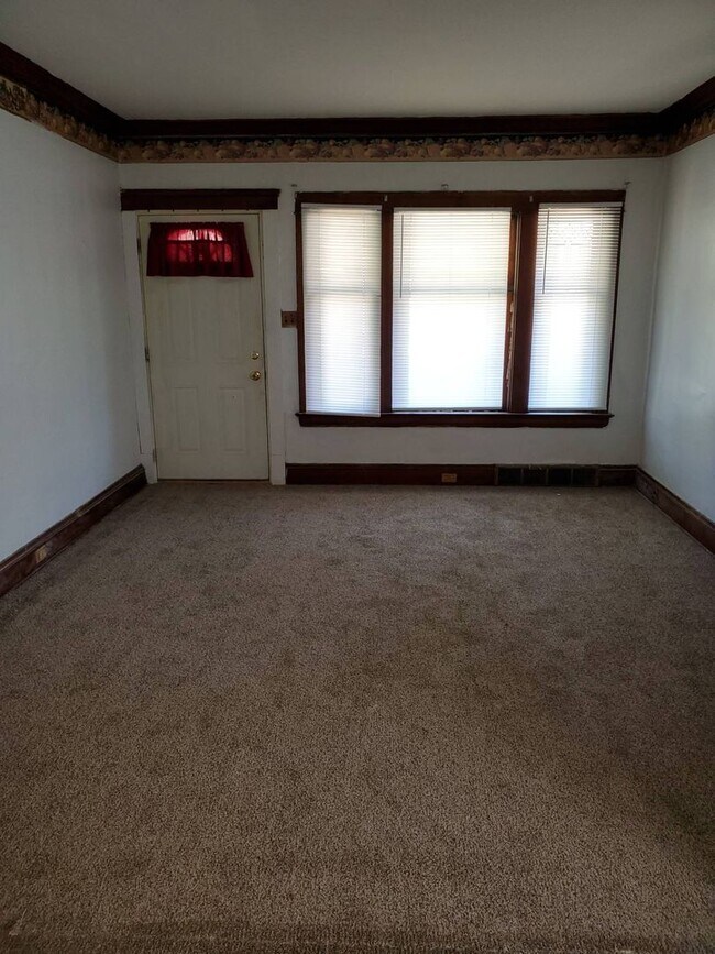 Foto del edificio - 2760 E 122nd St