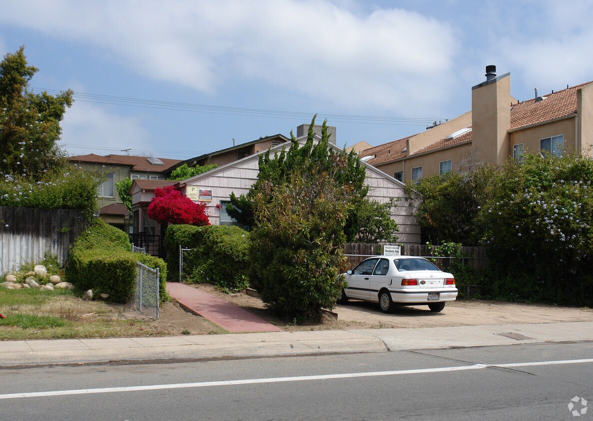Primary Photo - 1364 Pacific Beach Dr